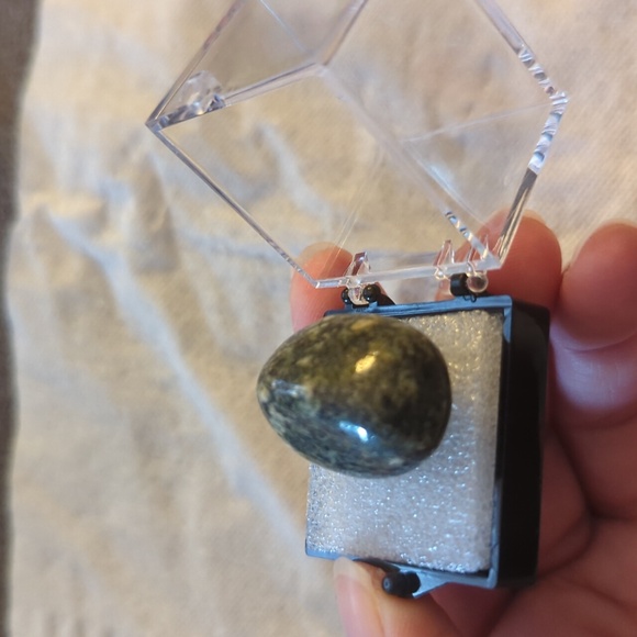 Dolerite crystal - Picture 2 of 3